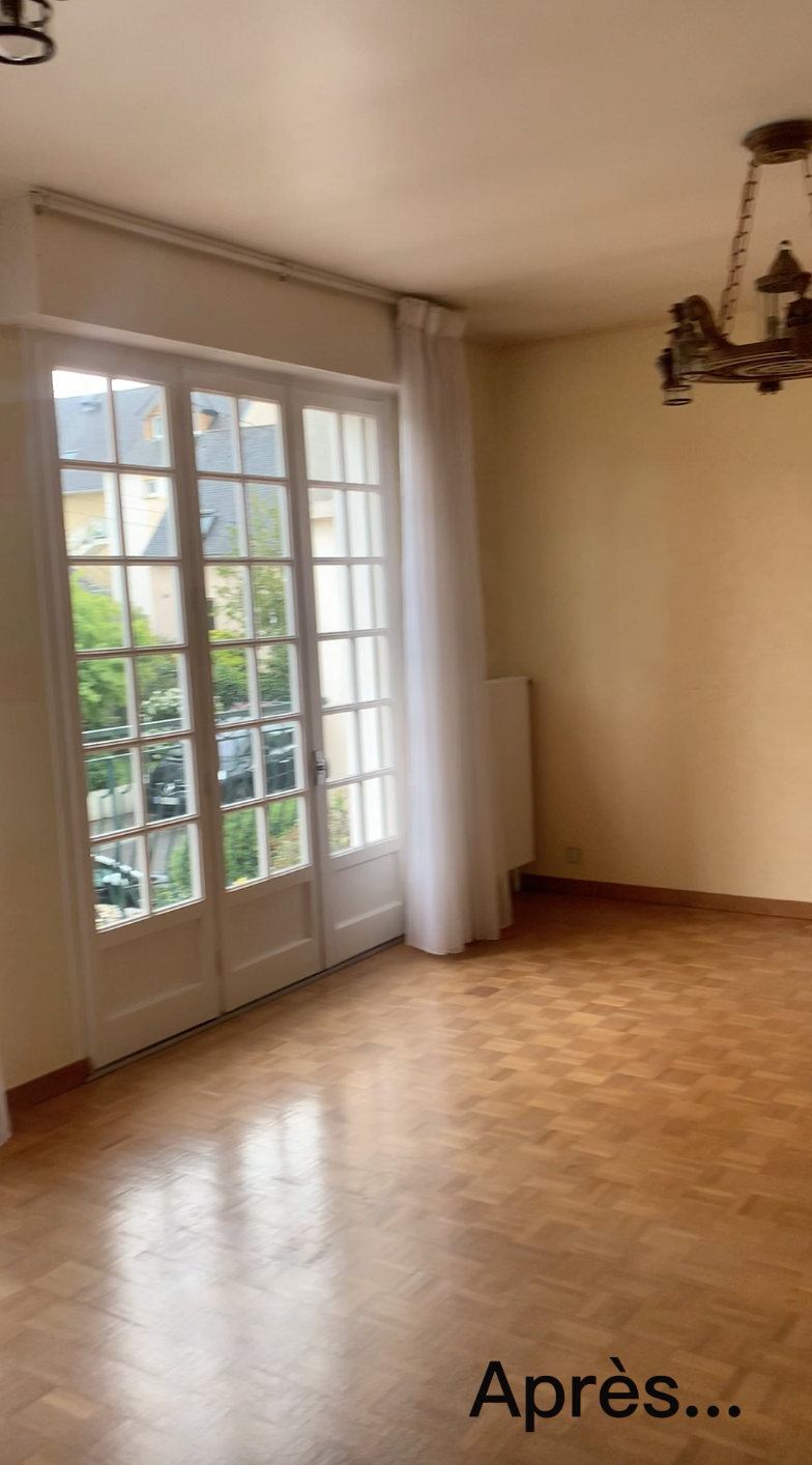 photographie d'une salle à manger vide d'une maison à Rennes